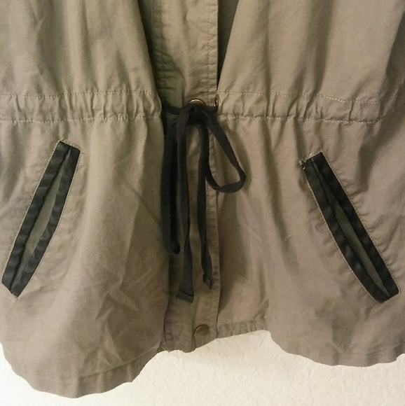 Lovposh Khaki Contrast Standing Collar Jacket - Picture 7 of 8